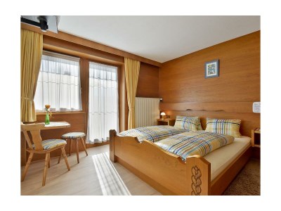 Holiday room Doppelzimmer mit Dusche/WC, TV, Balkon in Kössen - Holiday room