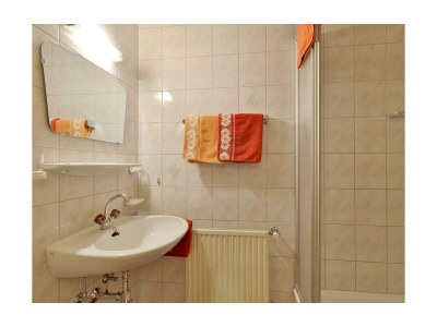 Holiday room Doppelzimmer mit Dusche/WC, TV, Balkon - Features photo 12
