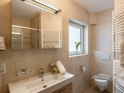 Holiday room DZ mit Dusche/WC, TV, Balkon oder Dachterrasse - Features photo 13