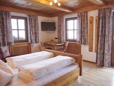 Holiday room Dreibettzimmer mit Dusche/WC,TV,Balkon - Features photo 12