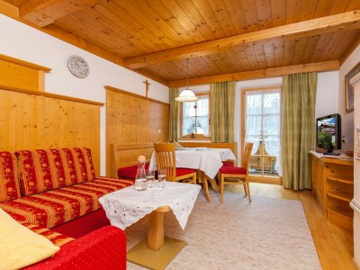 Apartment Apartment/ Schlafzimmer /Dusche/ WC,Blk,Kachelofen - Features photo 14