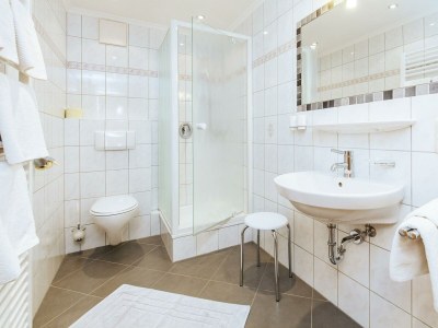 Apartment Apartment/ Schlafzimmer /Dusche/ WC,Blk,Kachelofen - Features photo 19