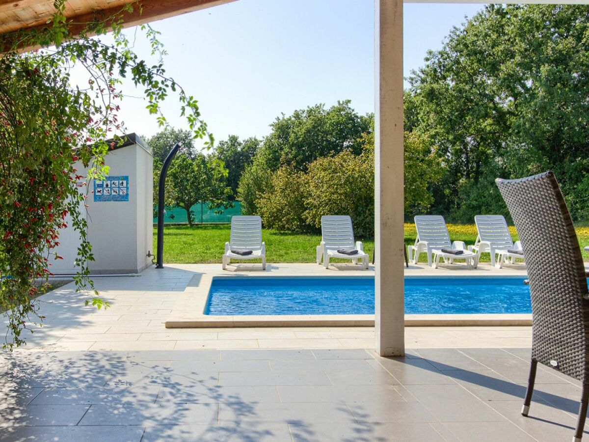 Villa Nezakcij with pool and garden - Outdoor photo 4