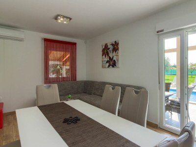 Villa Nezakcij with pool and garden - Features photo 14