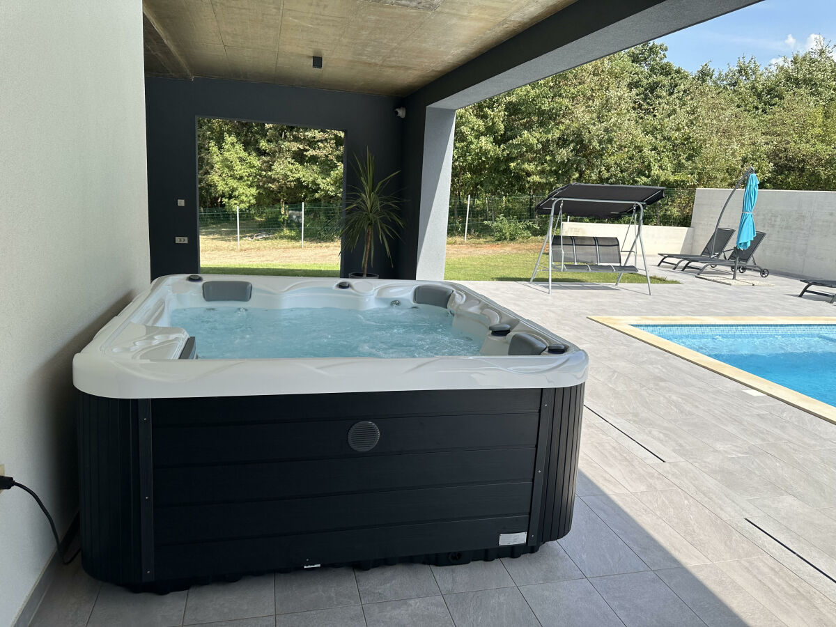 Villa Sanivaro with heated pool and whirlpool - Outdoor photo 3