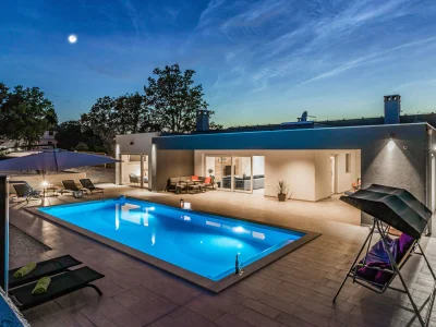 Villa Sanivaro with heated pool and whirlpool in Svetvinčenat - Villa