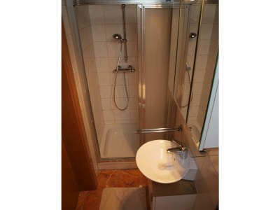 Apartment Apartment/Wohn-Schlafraum/Dusche, WC - Features photo 28