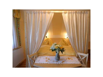 Apartment "Spitzmauer"/Wohn-Schlafraum/Dusche, WC - Outdoor photo 16