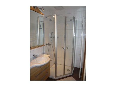 Apartment "Spitzmauer"/Wohn-Schlafraum/Dusche, WC - Features photo 22