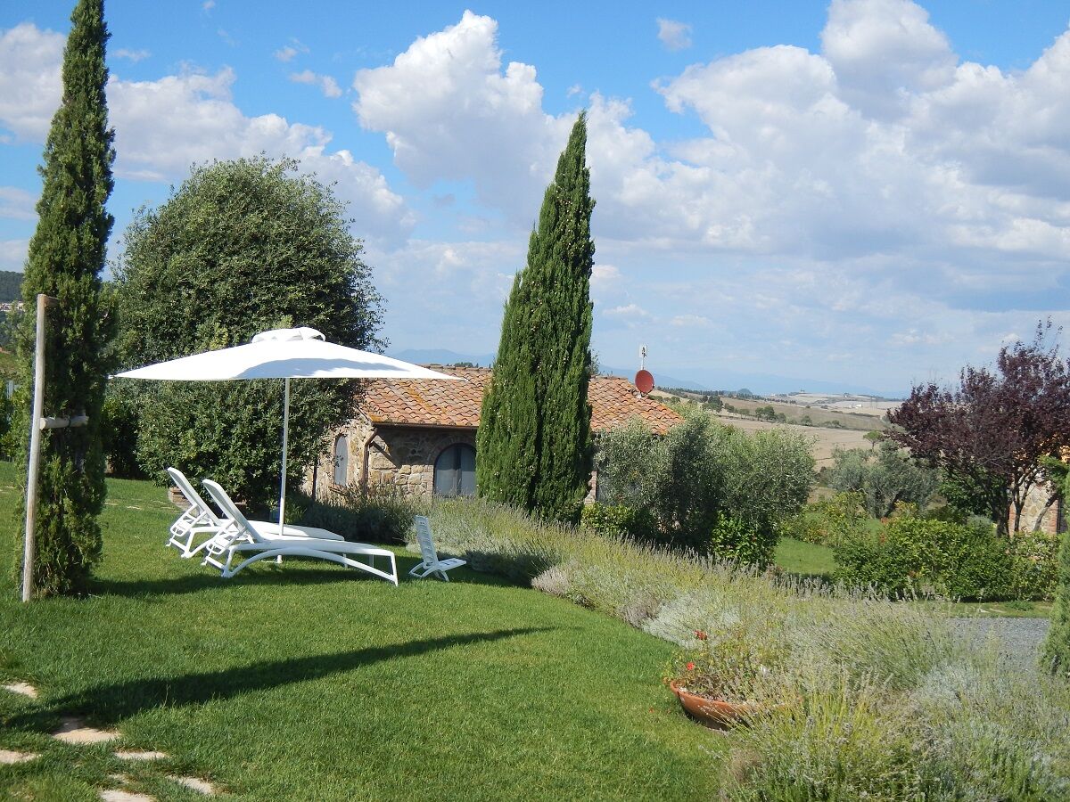 Holiday house Holiday home Fattoria Cipressi, 10 km from the sea, vineyard, Tuscan flair! - Outdoor photo 2