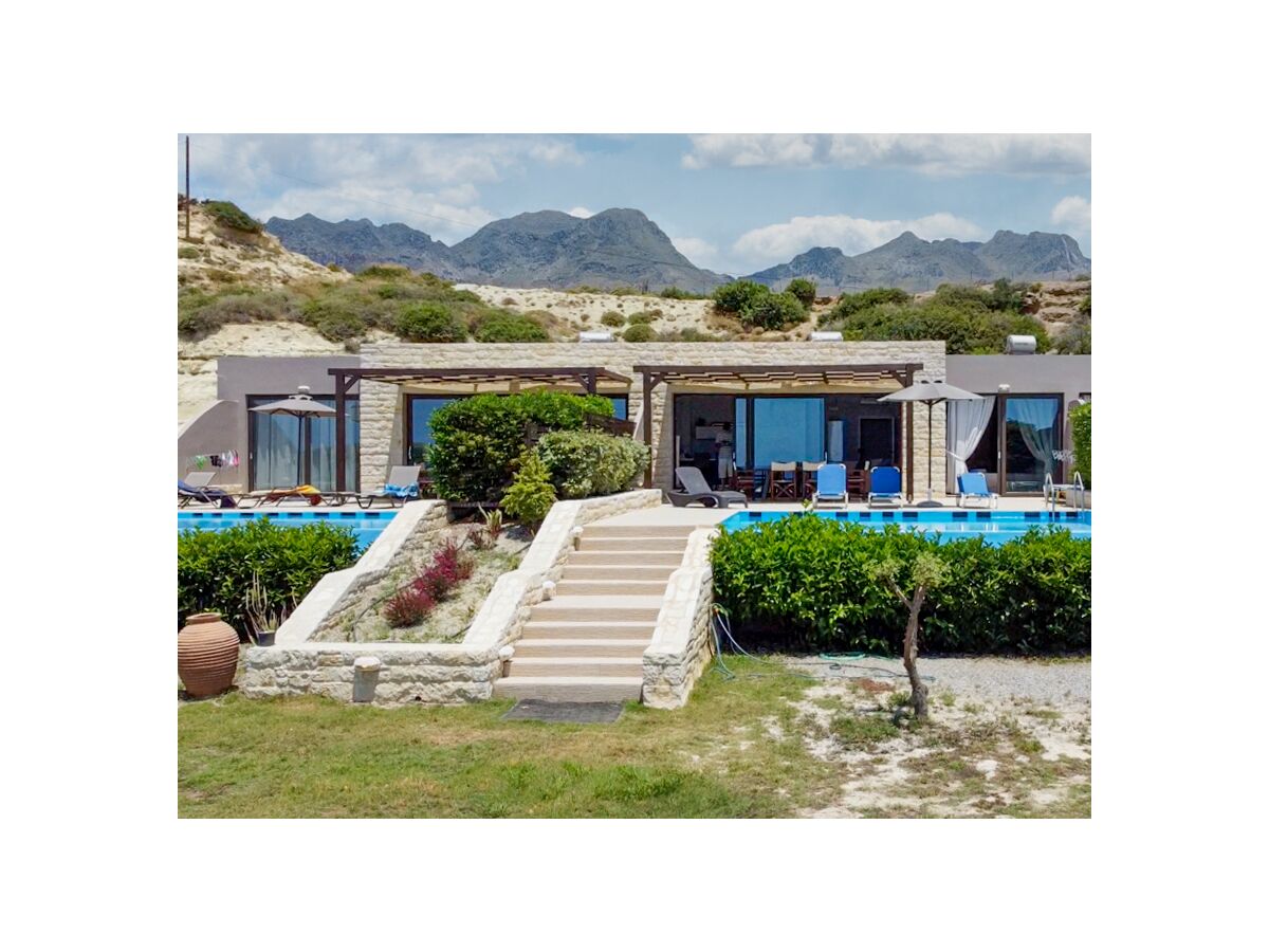 Holiday house No title