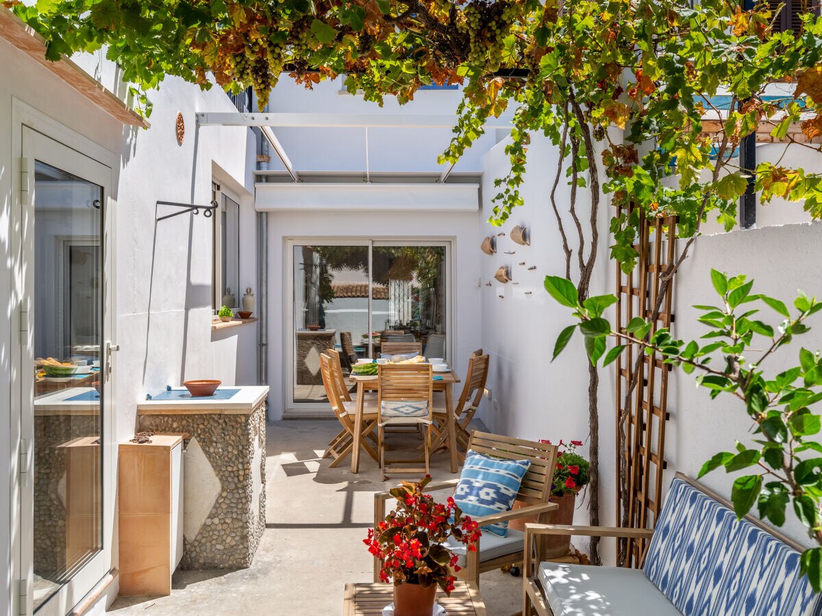 Villa Beautiful family house with pool next to sea - Outdoor photo 5