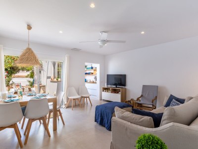 Villa Beautiful family house with pool next to sea - Features photo 10