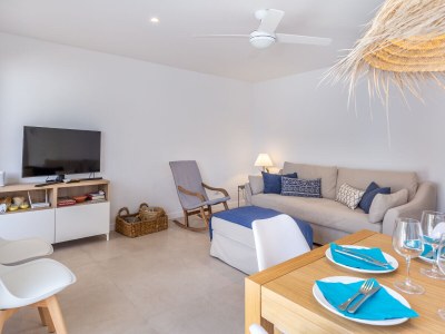 Villa Beautiful family house with pool next to sea - Features photo 11