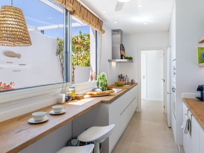 Villa Beautiful family house with pool next to sea - Features photo 12