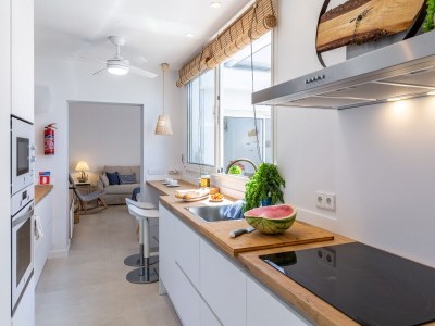 Villa Beautiful family house with pool next to sea - Features photo 13