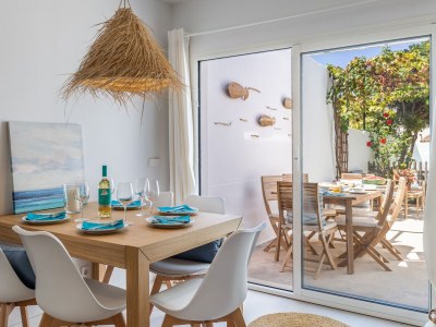 Villa Beautiful family house with pool next to sea - Features photo 14