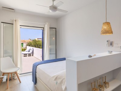 Villa Beautiful family house with pool next to sea - Features photo 15