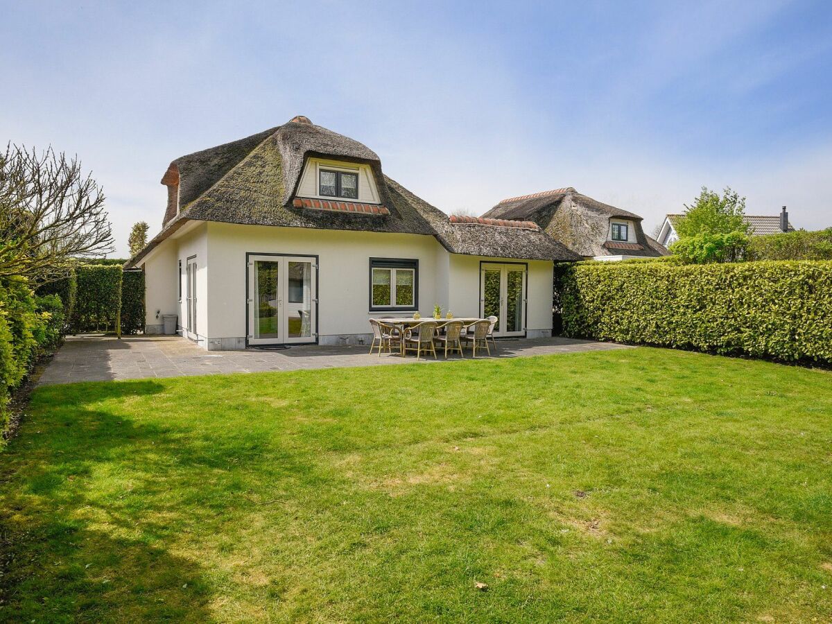 Villa Holiday villa in Zeeland - Outdoor photo 2