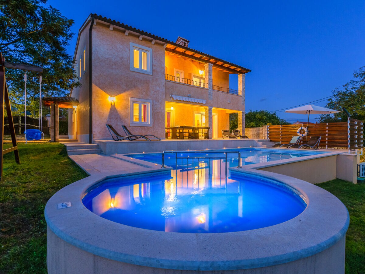 Villa Sandra with heated pool