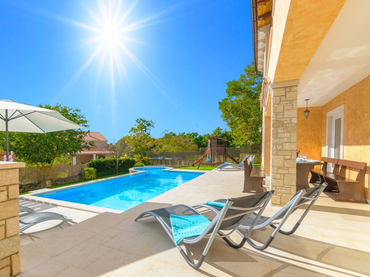 Villa Sandra with heated pool - Outdoor photo 3