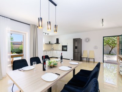 Villa Sandra with heated pool - Features photo 14