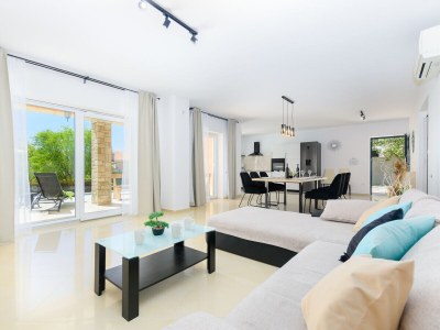 Villa Sandra with heated pool - Features photo 16