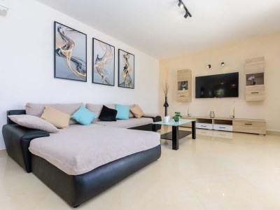 Villa Sandra with heated pool - Features photo 17