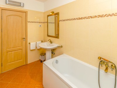 Villa Sandra with heated pool - Features photo 23