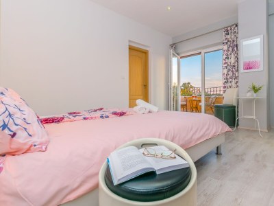 Villa Sandra with heated pool - Features photo 28