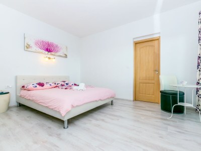 Villa Sandra with heated pool - Features photo 29