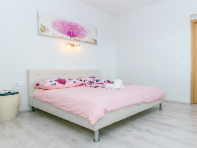 Villa Sandra with heated pool - Features photo 30