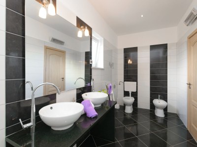 Villa Sandra with heated pool - Features photo 32