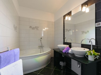 Villa Sandra with heated pool - Features photo 33