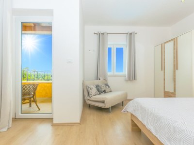 Villa Sandra with heated pool - Features photo 34