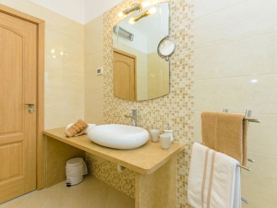 Villa Sandra with heated pool - Features photo 38