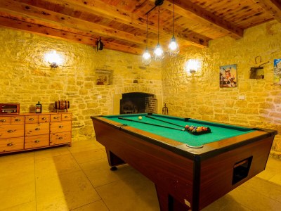 Villa Sandra with heated pool - Features photo 39