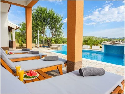 Holiday house Melone in Lećevica - Holiday house