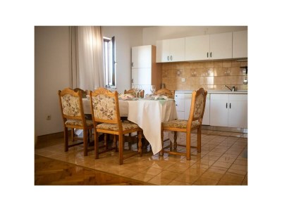 Holiday house Pearl in Stone with Heated Pool - Features photo 23