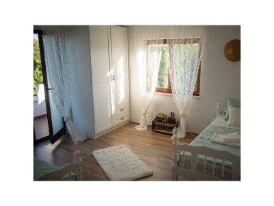 Holiday house Pearl in Stone with Heated Pool - Features photo 40