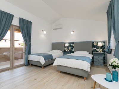 Villa Mikela with pool and panoramic view - Features photo 26