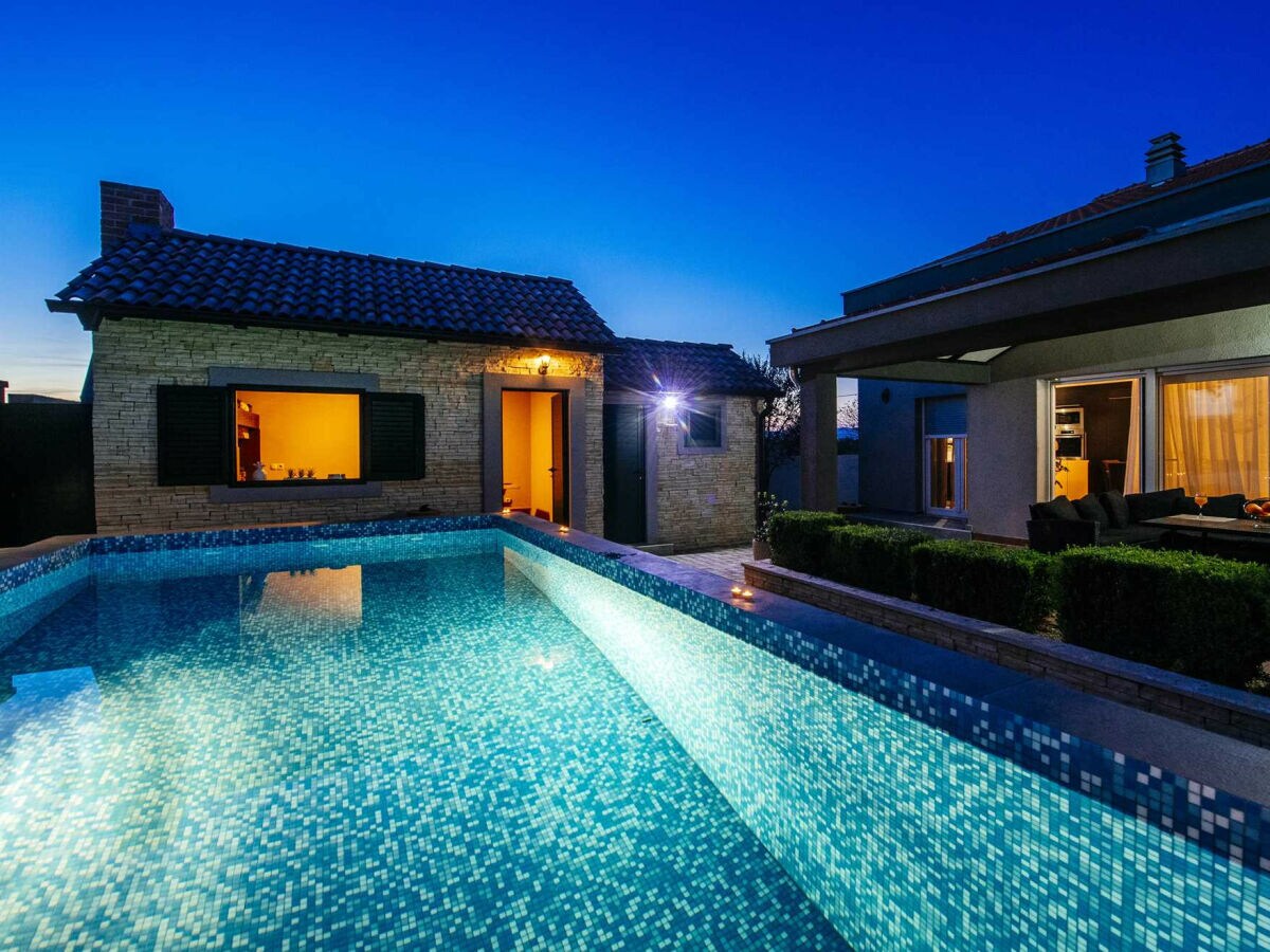 Villa Enna with heated pool, Zadar