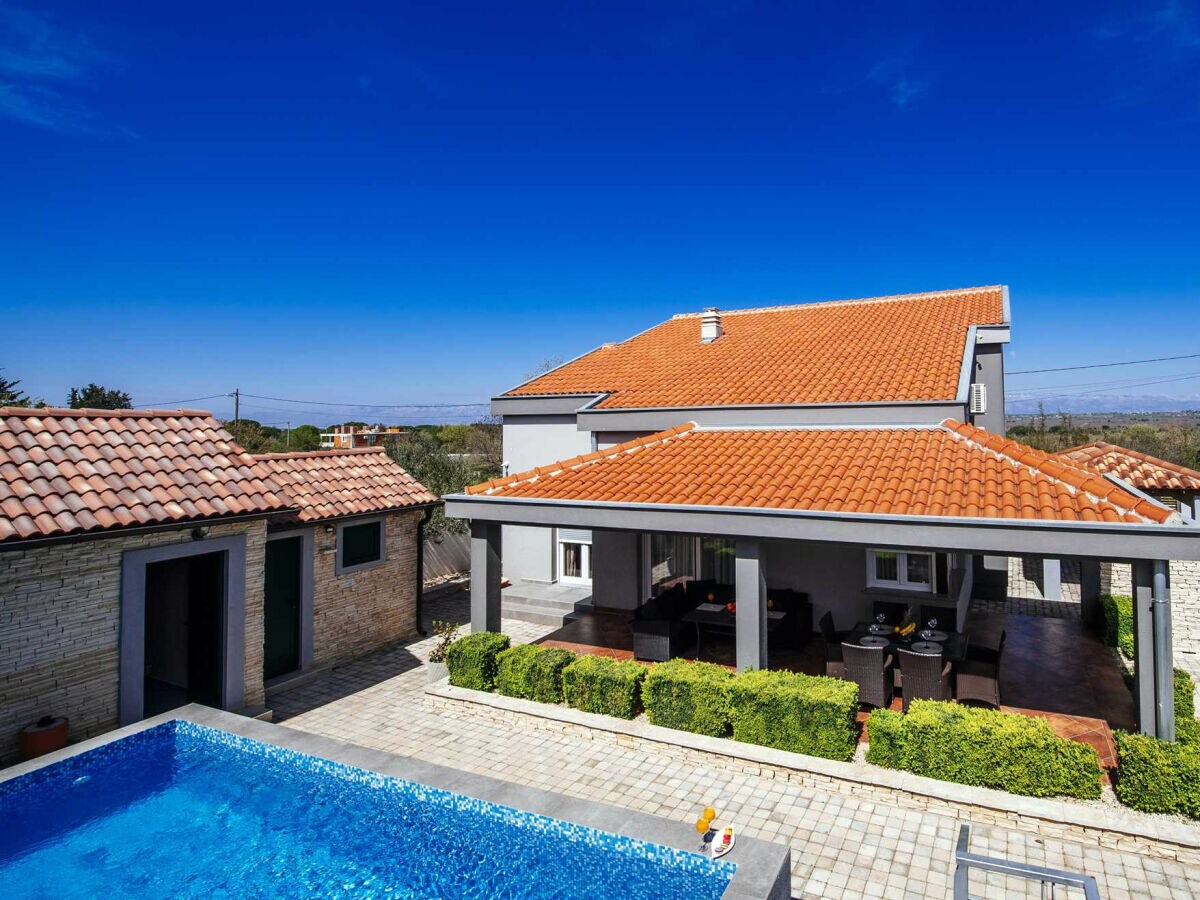 Villa Enna with heated pool, Zadar - Outdoor photo 3