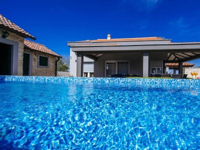 Villa Enna with heated pool, Zadar - Outdoor photo 5