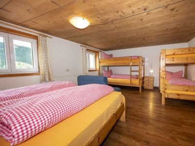 Apartment Apartment "1" /5 Schlafräume/Dusche, WC - Features photo 15