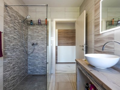 Holiday house Villa Lily with Private Pool and a Lovely Garden - Features photo 26