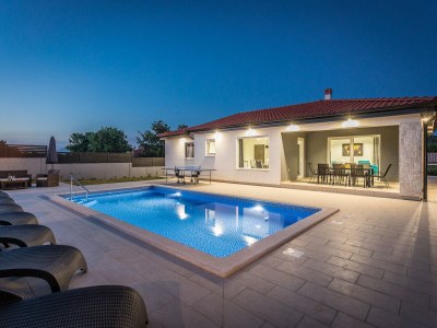 Holiday house Holiday Home Greta with Private Pool - Outdoor photo 2