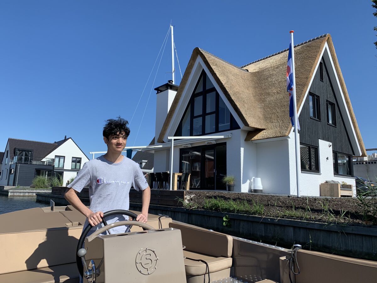 Villa at the water in Friesland (NI) - Outdoor photo 3