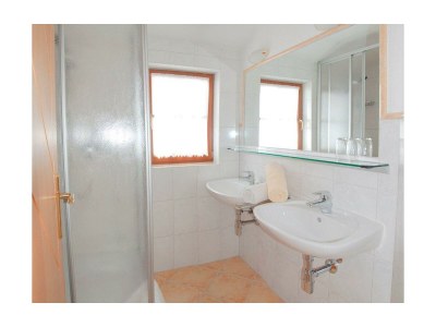 Apartment App. Therese - Wohn-Schlafraum, Dusche, WC - Features photo 24