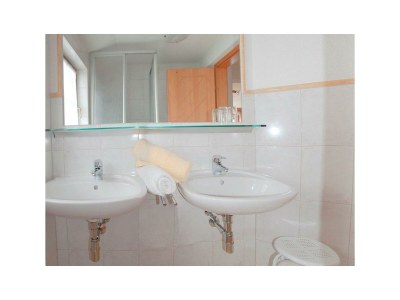 Apartment App. Therese - Wohn-Schlafraum, Dusche, WC - Features photo 25